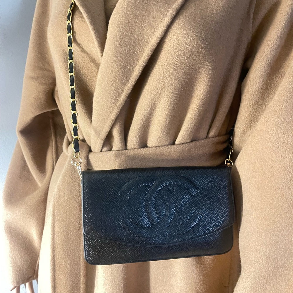 Authentic vintage CHANEL caviar leather bifold wallet 4784055 - Picture 3 of 16